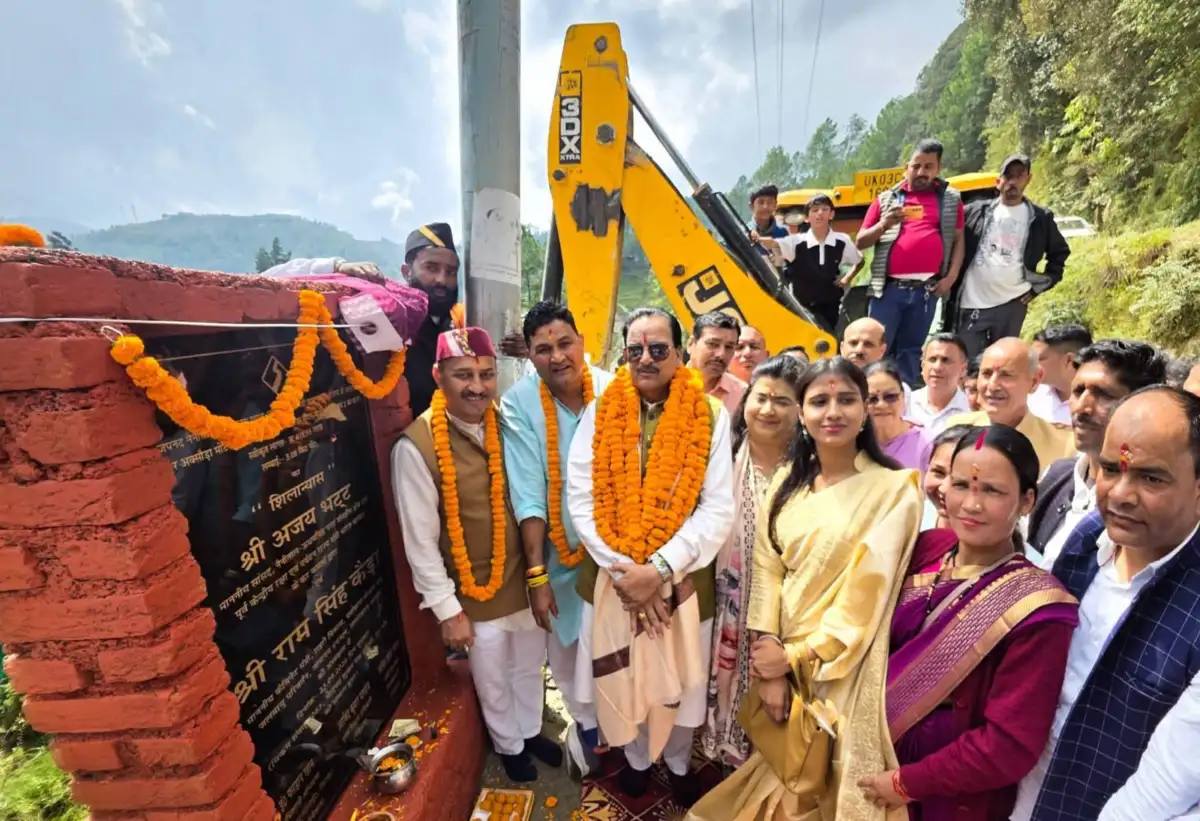 भीमताल : झांझर-अक्सौड़ा से मझेड़ा मोटर मार्ग के सुधारीकरण व डामरीकरण कार्य का शुभारंभ, करीब 4 करोड़ रुपये से होगा निर्माण