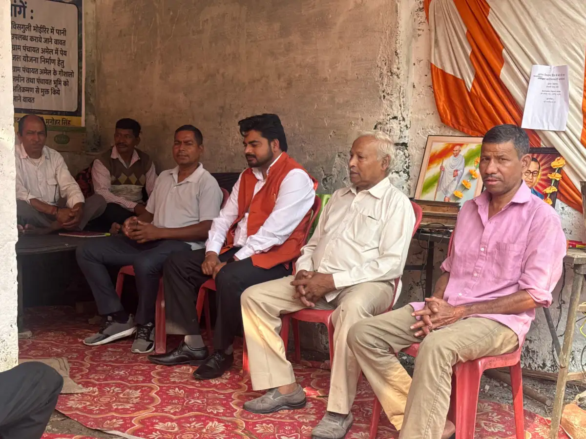 अमेल गांव पहुंचे शीलू कुमार, धरने पर बैठे ग्रामीणों की सुनी समस्याएं; मांगों को दिया समर्थन