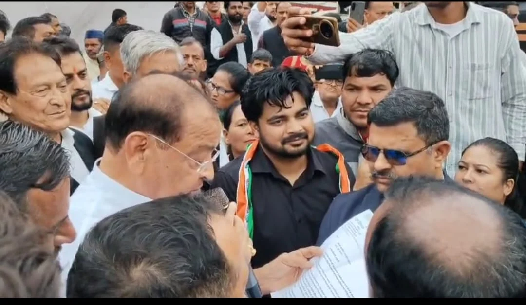 मुख्य निर्वाचन आयुक्त के खिलाफ कांग्रेस का जोरदार प्रदर्शन, शीलू कुमार ने दल-बल के साथ दर्ज कराई मौजूदगी