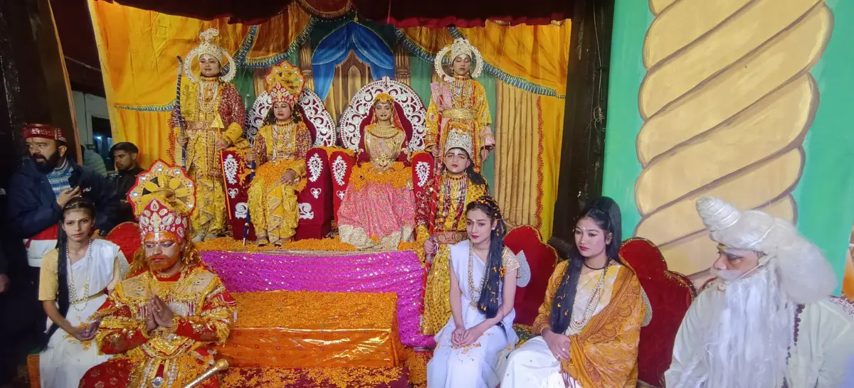 श्री राम सेवक सभा में धूमधाम से हुआ श्रीराम का राजतिलक, राम-भरत मिलाप के बाद पात्रों को किया गया सम्मानित