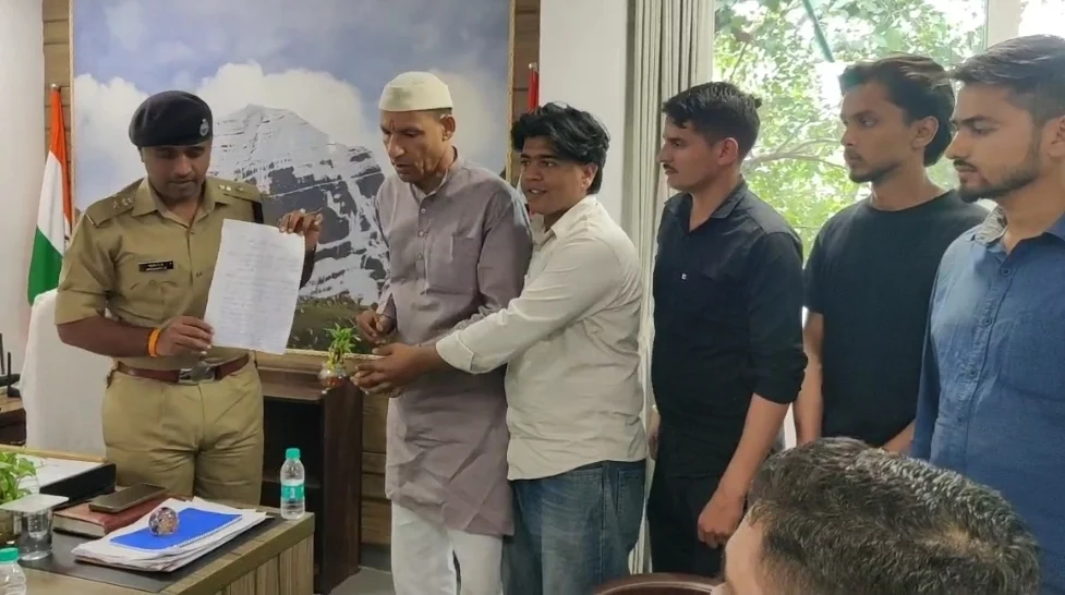 छात्र महासंघ अध्यक्ष यतिन पांडे की हिरासत पर बवाल, हल्द्वानी कोतवाली में प्रदर्शन